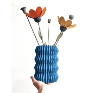 3D printed Aletas vase in blue with flowers