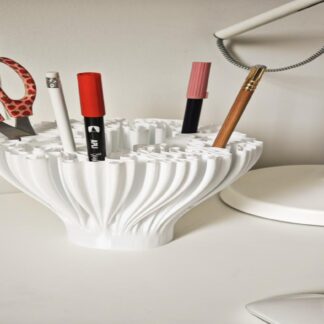 Arrecife coral-inspired 3D printed vase and desk organizer