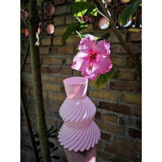 Confeti Vase - twisted spiral 3D printed vase by Creaserra